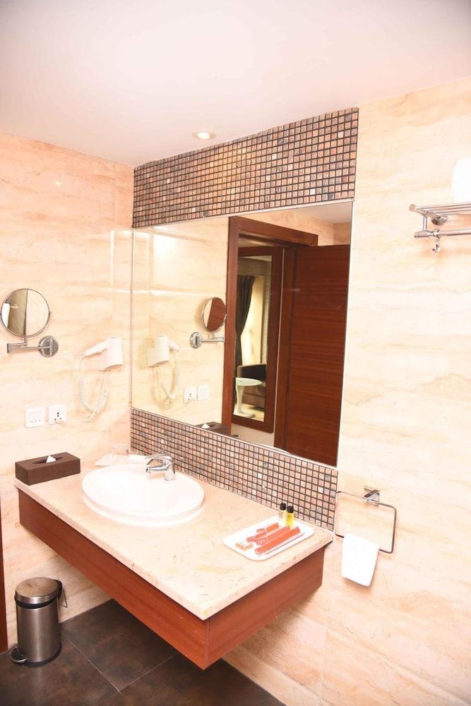 Celesta - Kolkata Hotel Exterior photo